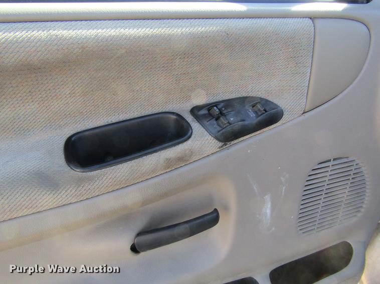 image for item DE6628 2000 Dodge Ram 2500 pickup truck