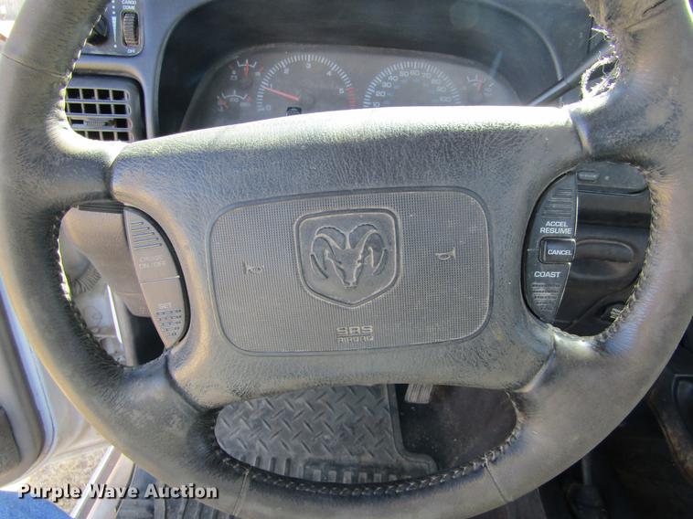 image for item DE6628 2000 Dodge Ram 2500 pickup truck