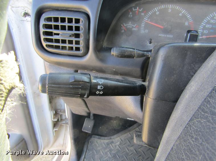 image for item DE6628 2000 Dodge Ram 2500 pickup truck