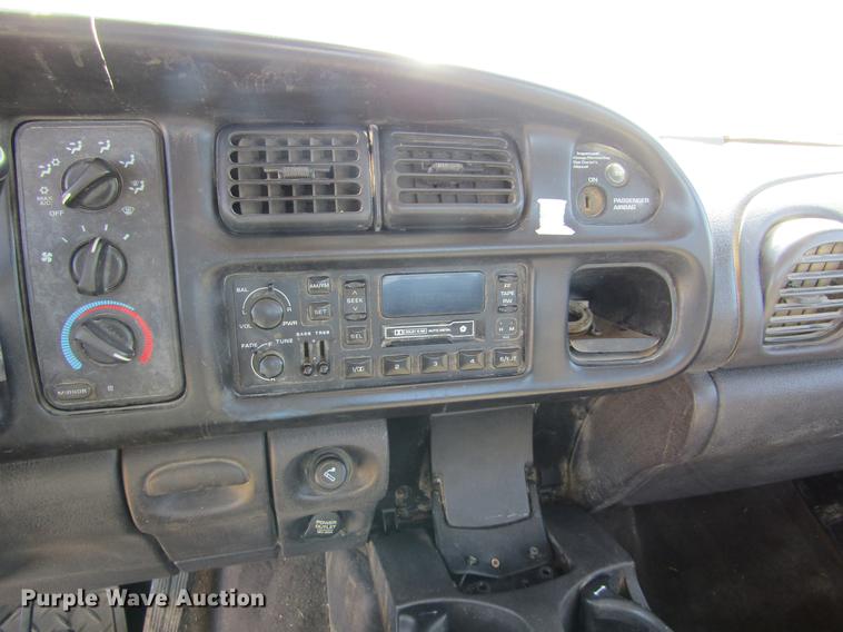 image for item DE6628 2000 Dodge Ram 2500 pickup truck