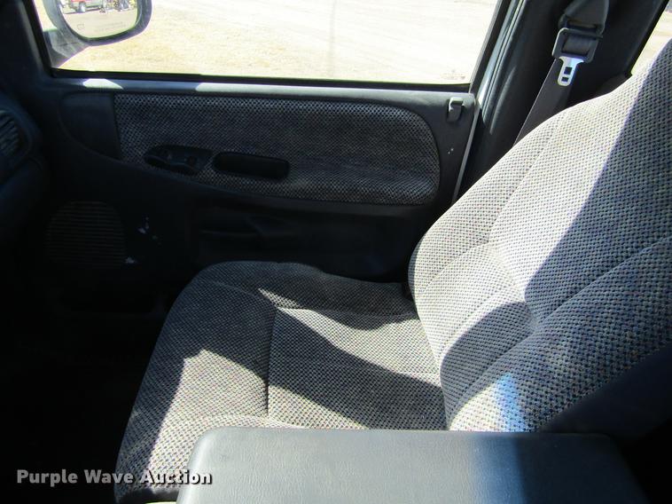 image for item DE6628 2000 Dodge Ram 2500 pickup truck