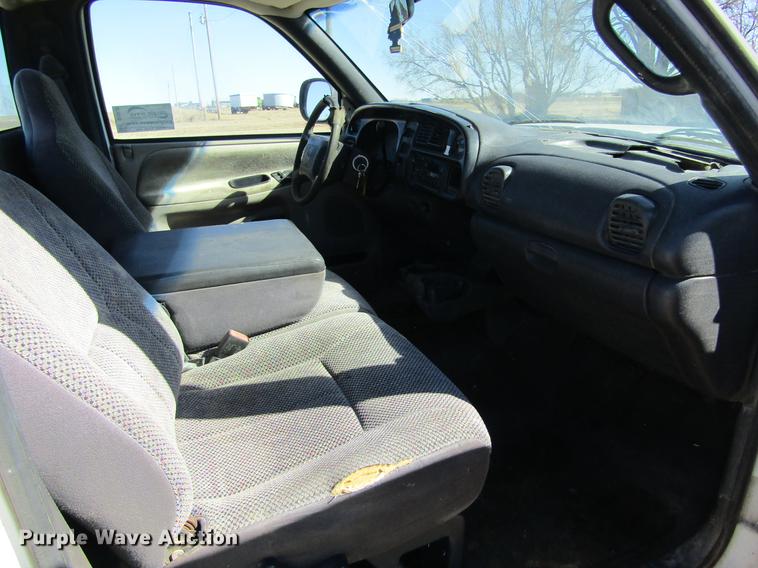 image for item DE6628 2000 Dodge Ram 2500 pickup truck