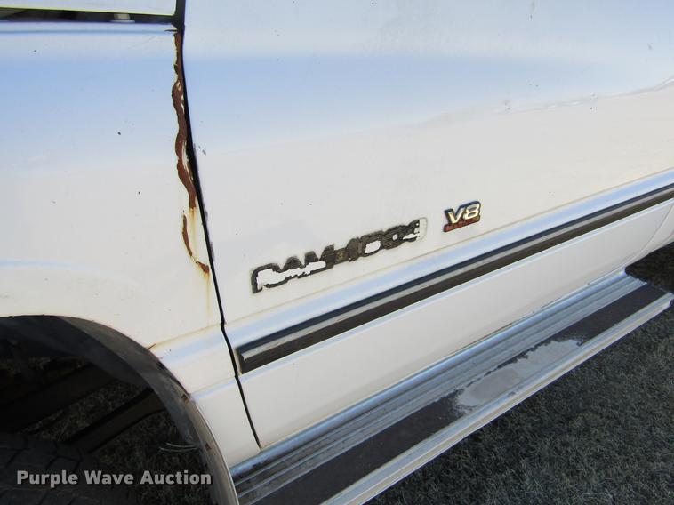 image for item DE6628 2000 Dodge Ram 2500 pickup truck