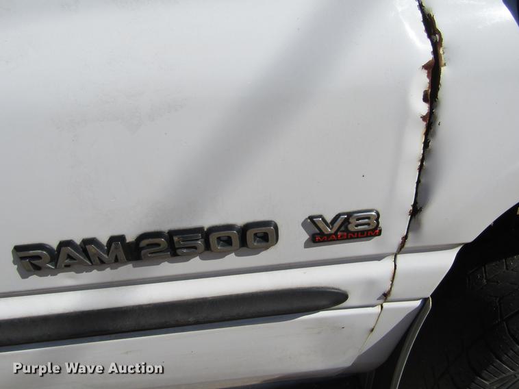 image for item DE6628 2000 Dodge Ram 2500 pickup truck