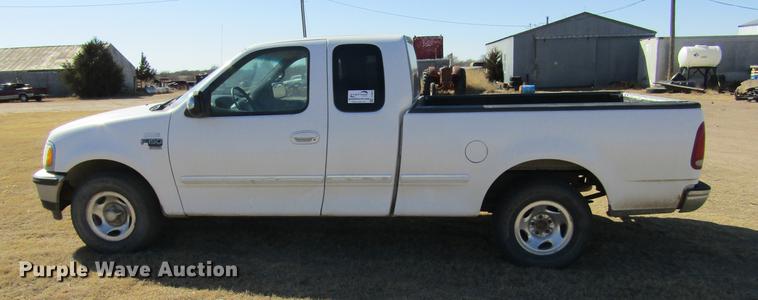 image for item DE6633 1998 Ford F150 XLT SuperCab pickup truck