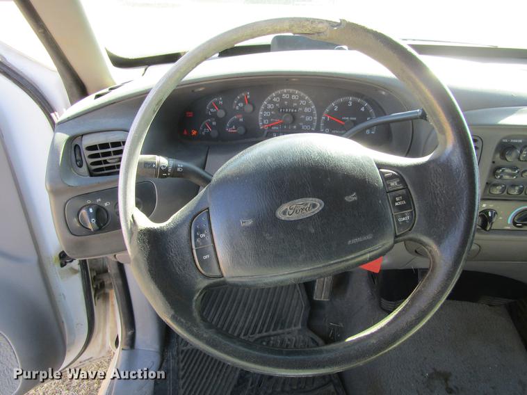 image for item DE6633 1998 Ford F150 XLT SuperCab pickup truck