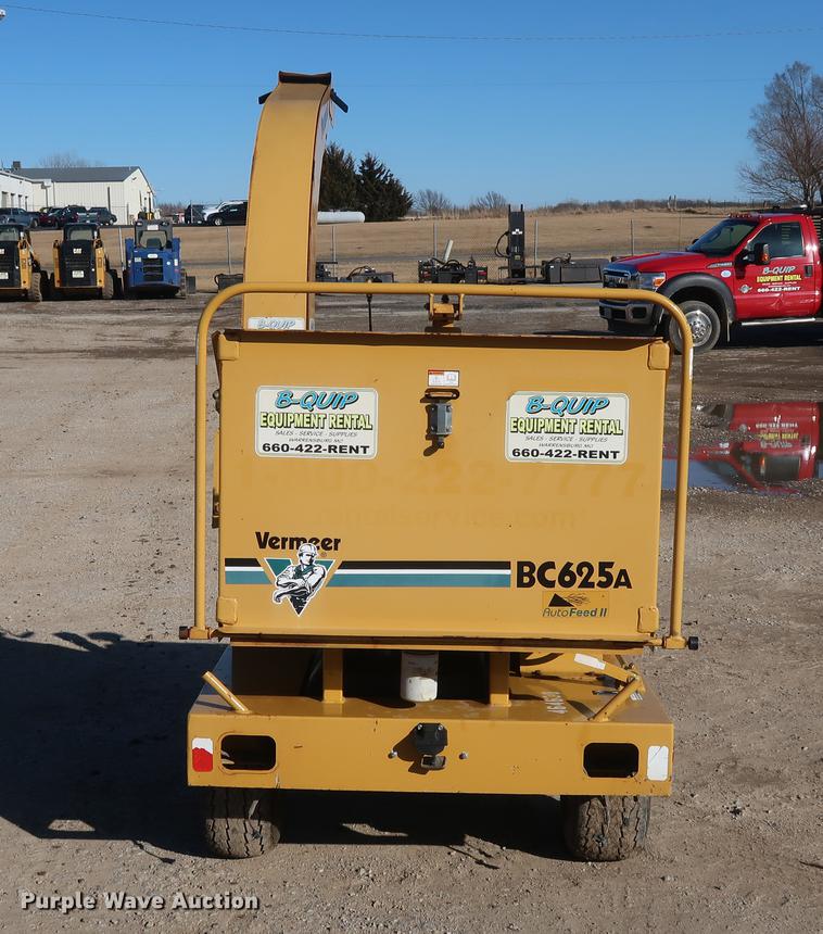 image for item DF3537 2003 Vermeer BC625A wood chipper