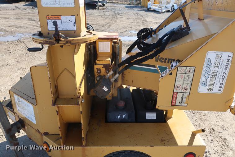 image for item DF3537 2003 Vermeer BC625A wood chipper