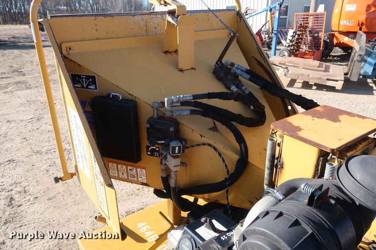 image for item DF3537 2003 Vermeer BC625A wood chipper