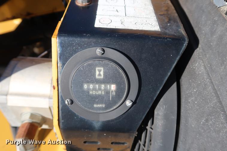 image for item DF3537 2003 Vermeer BC625A wood chipper