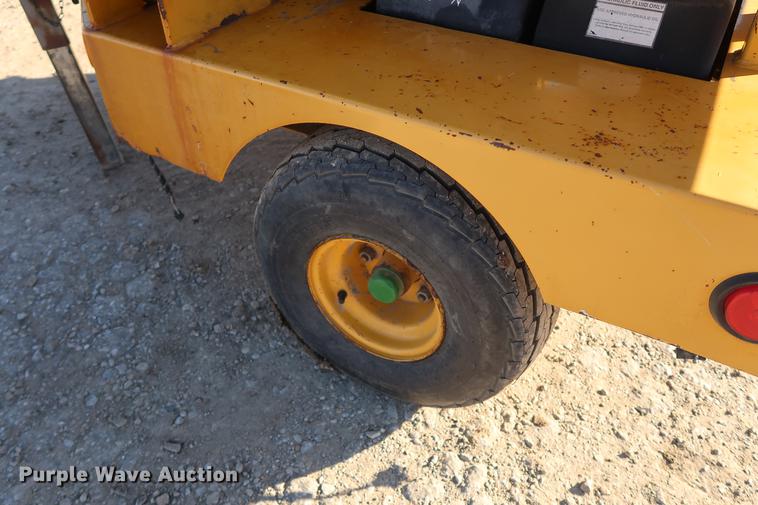 image for item DF3537 2003 Vermeer BC625A wood chipper