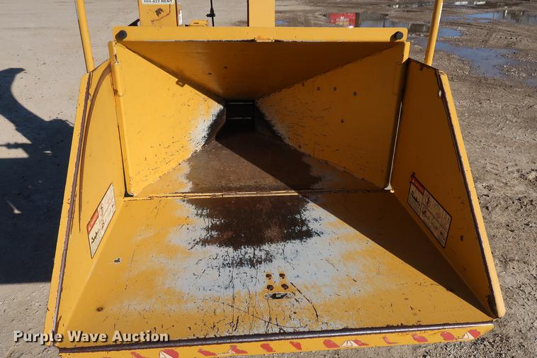 image for item DF3537 2003 Vermeer BC625A wood chipper