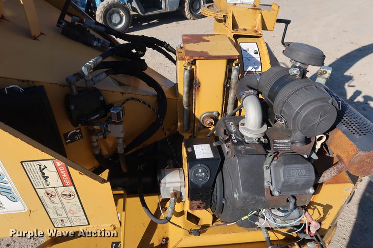 image for item DF3537 2003 Vermeer BC625A wood chipper