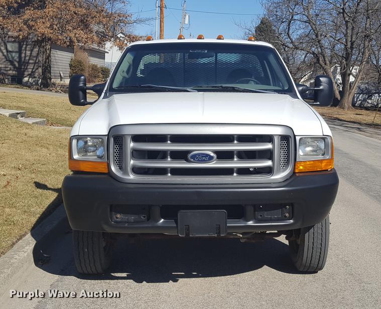 image for item DF3546 1999 Ford F450 Super Duty flatbed truck