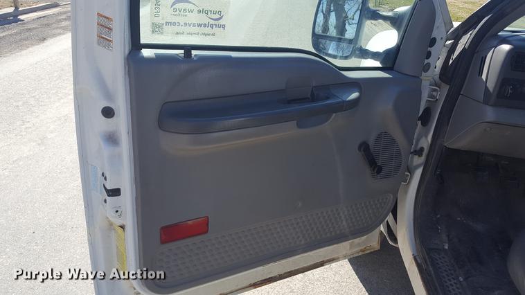 image for item DF3546 1999 Ford F450 Super Duty flatbed truck