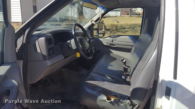 image for item DF3546 1999 Ford F450 Super Duty flatbed truck