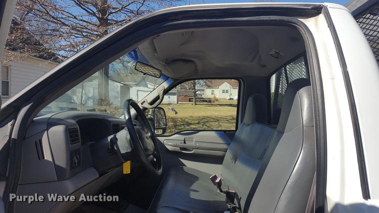 image for item DF3546 1999 Ford F450 Super Duty flatbed truck