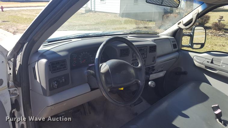 image for item DF3546 1999 Ford F450 Super Duty flatbed truck