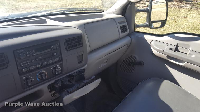 image for item DF3546 1999 Ford F450 Super Duty flatbed truck