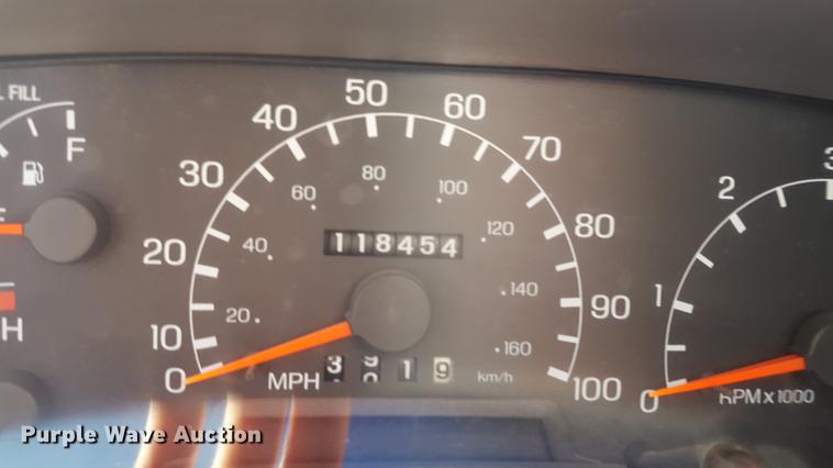 image for item DF3546 1999 Ford F450 Super Duty flatbed truck