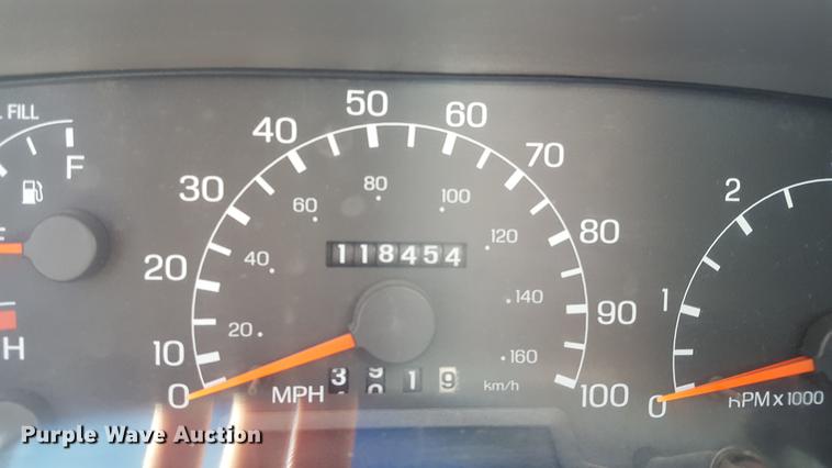 image for item DF3546 1999 Ford F450 Super Duty flatbed truck