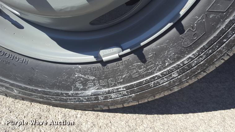 image for item DF3546 1999 Ford F450 Super Duty flatbed truck