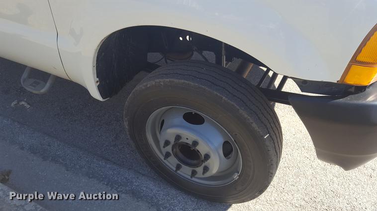 image for item DF3546 1999 Ford F450 Super Duty flatbed truck