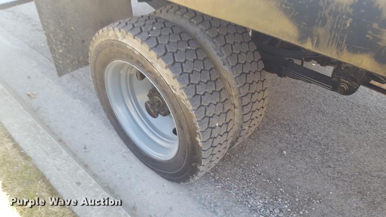 image for item DF3546 1999 Ford F450 Super Duty flatbed truck