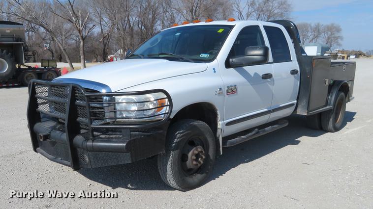 image for item DF9877 2007 Dodge Ram 3500 Quad Cab flatbed pickup truck