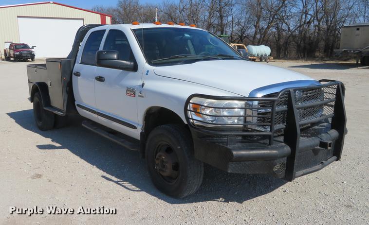 image for item DF9877 2007 Dodge Ram 3500 Quad Cab flatbed pickup truck