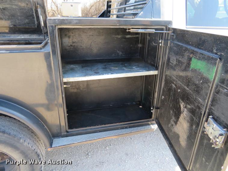 image for item DF9877 2007 Dodge Ram 3500 Quad Cab flatbed pickup truck