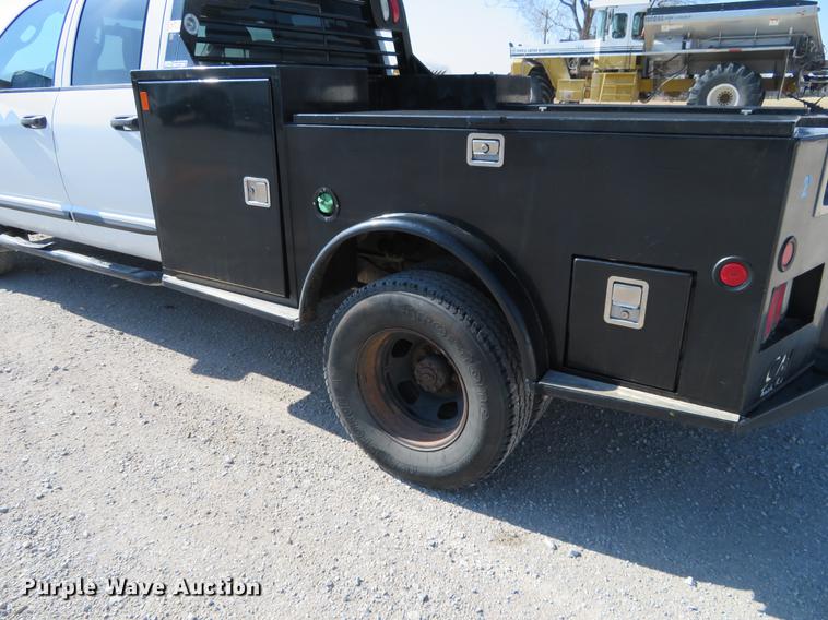 image for item DF9877 2007 Dodge Ram 3500 Quad Cab flatbed pickup truck