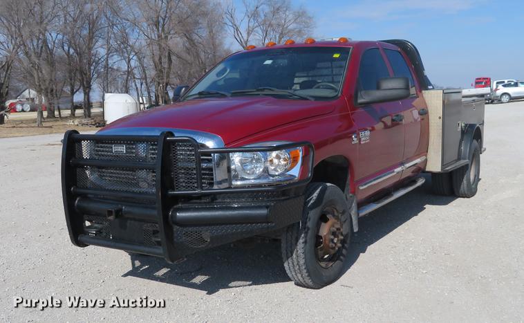 image for item DF9879 2008 Dodge Ram 3500 Quad Cab flatbed pickup truck