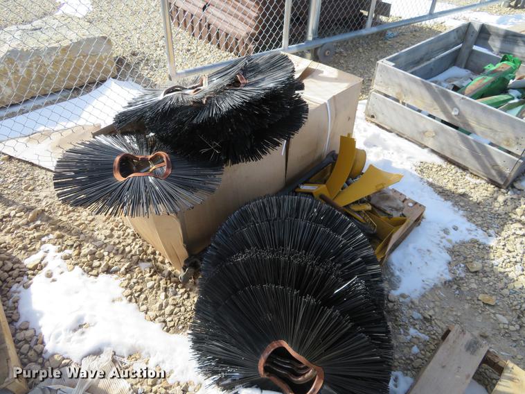 image for item DI9948 Hustler 3400 lawn mower