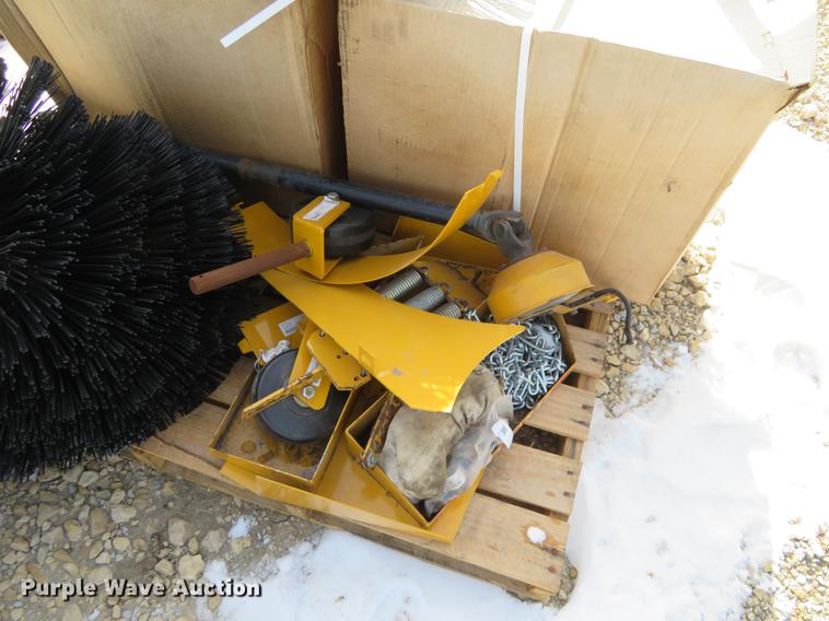 image for item DI9948 Hustler 3400 lawn mower