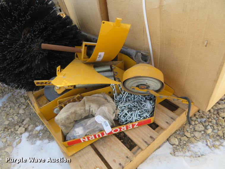 image for item DI9948 Hustler 3400 lawn mower