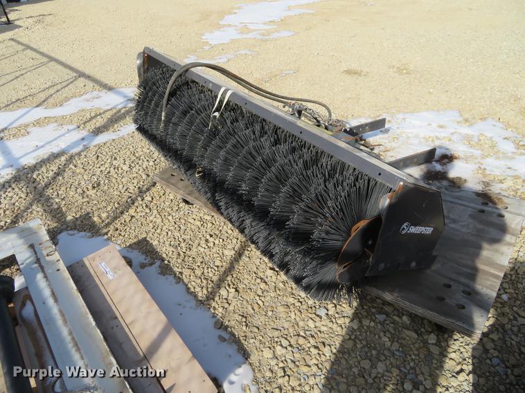 image for item DI9948 Hustler 3400 lawn mower