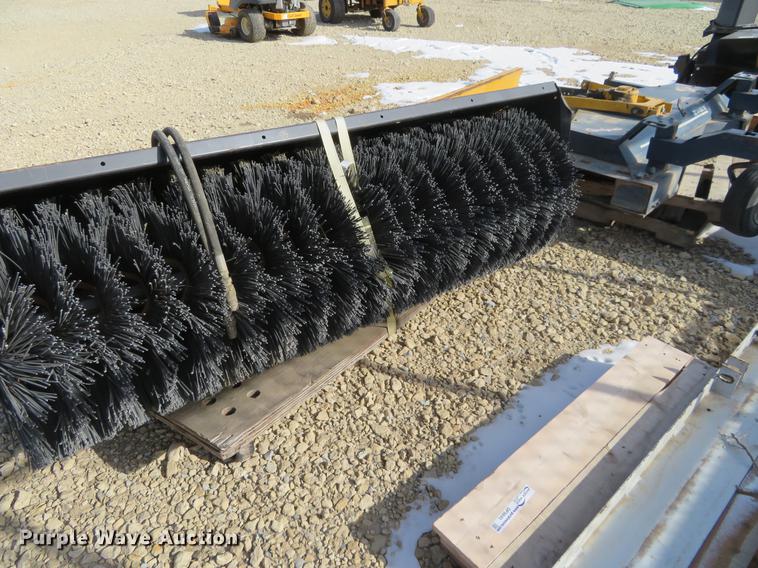 image for item DI9948 Hustler 3400 lawn mower