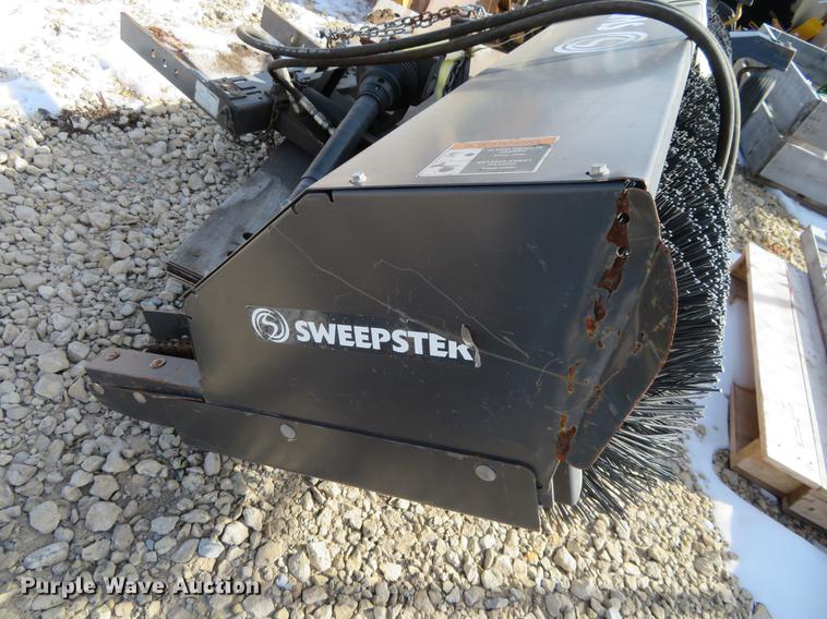 image for item DI9948 Hustler 3400 lawn mower