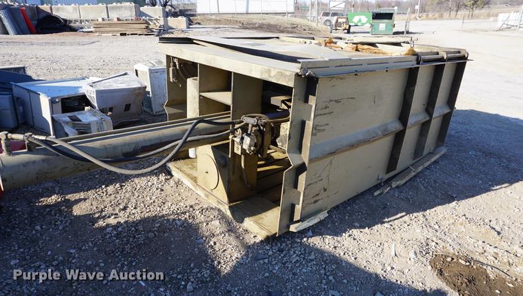 image for item DN9300 Piqua Series 40 baler