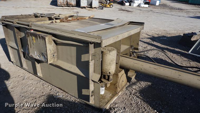 image for item DN9300 Piqua Series 40 baler