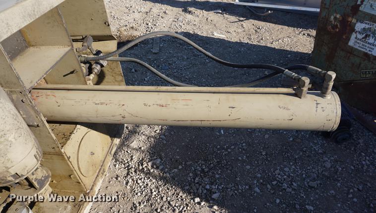 image for item DN9300 Piqua Series 40 baler