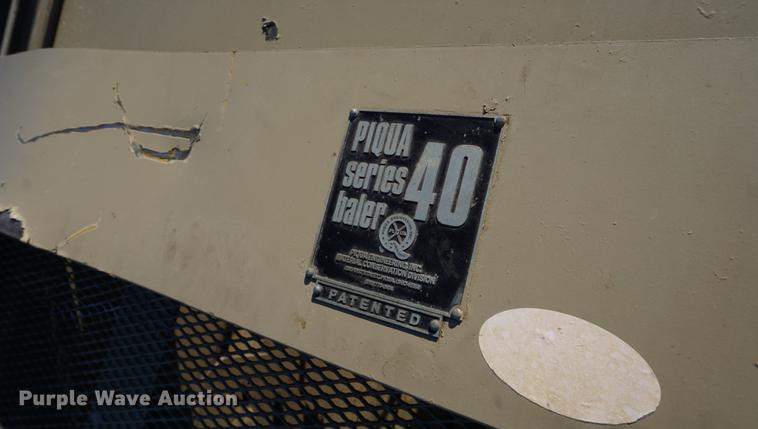 image for item DN9300 Piqua Series 40 baler