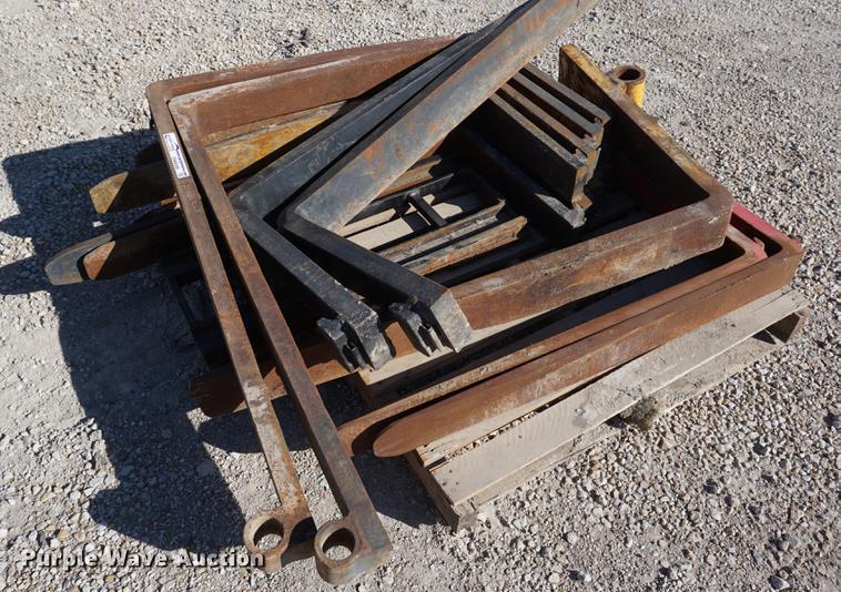 image for item DN9305 (7) pallet fork sets