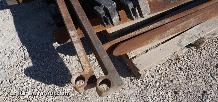 image for item DN9305 (7) pallet fork sets