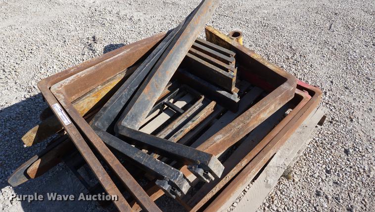 image for item DN9305 (7) pallet fork sets