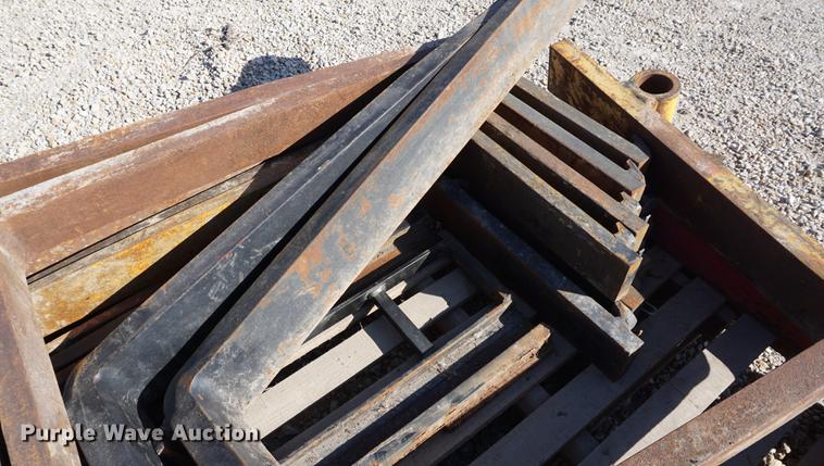 image for item DN9305 (7) pallet fork sets