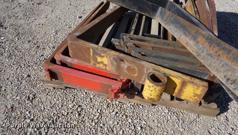 image for item DN9305 (7) pallet fork sets