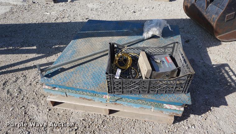 image for item DN9313 (2) platform scales