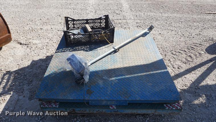 image for item DN9313 (2) platform scales